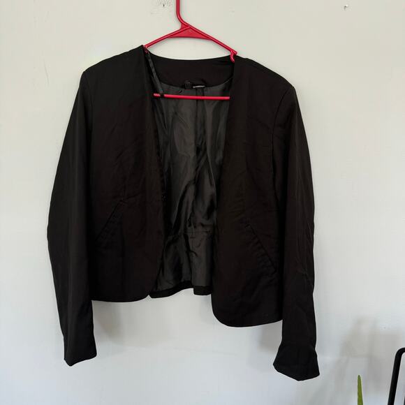 Divided by H&M Black Cropped Blazer Jacket Size 12 Long Sleeves Front Closure - Picture 1 of 8